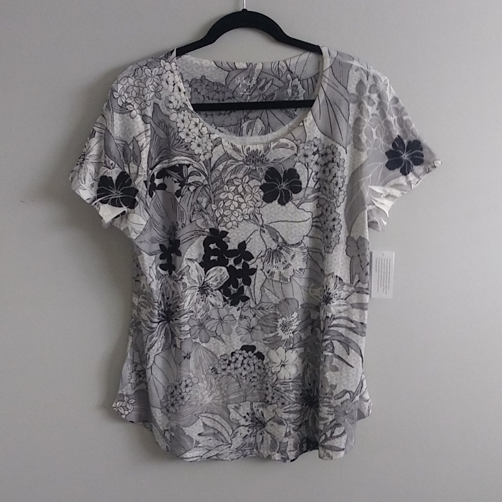 Black and white graphic floral tshirt